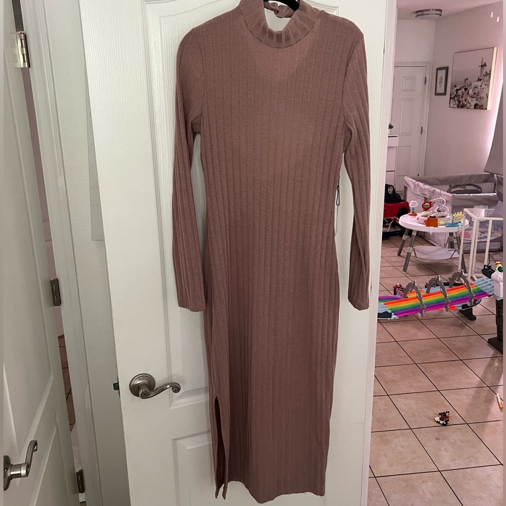 Floret Studio Twist Back Long Sleeve Sweater Dress in Mocha SZ L